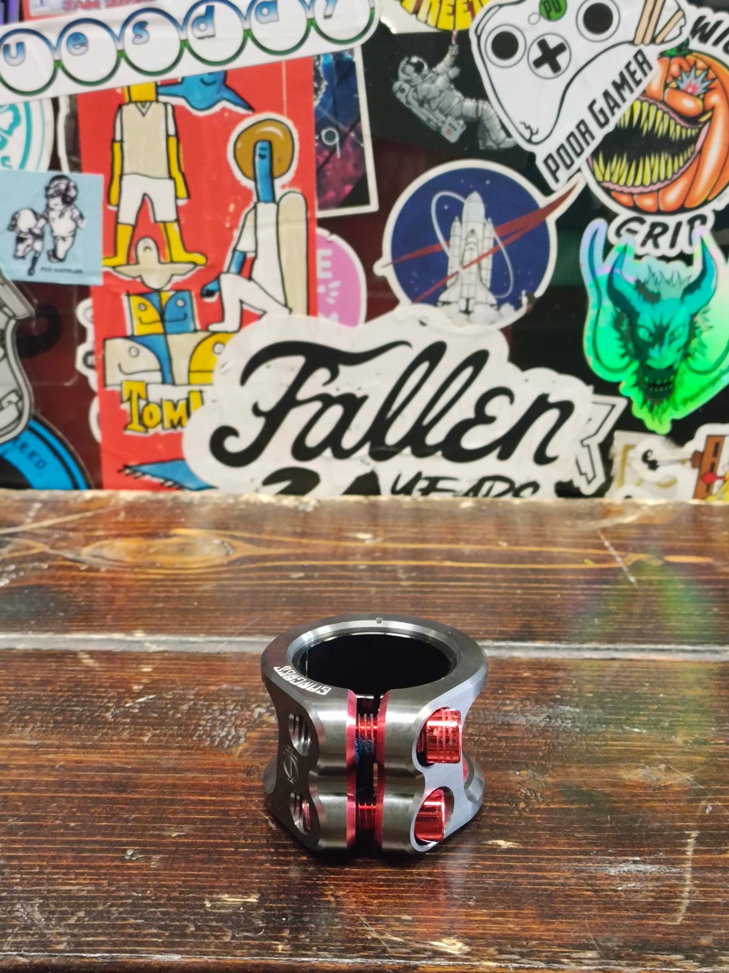 Oath - Carcass clamp (red/titanium)