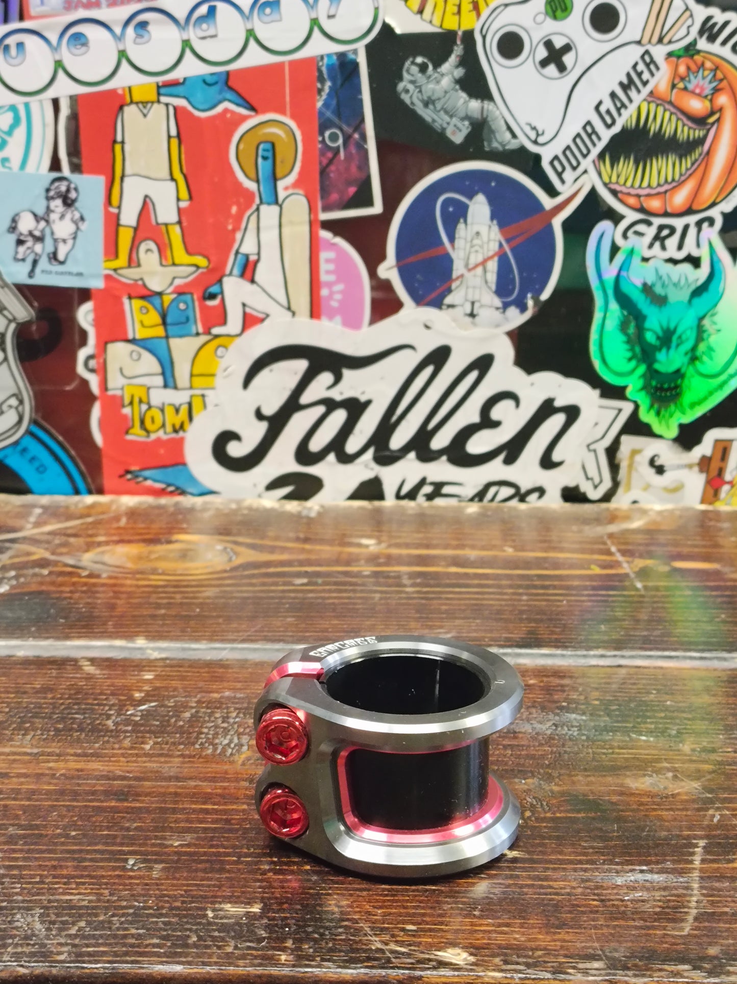 Oath - Carcass clamp (red/titanium)