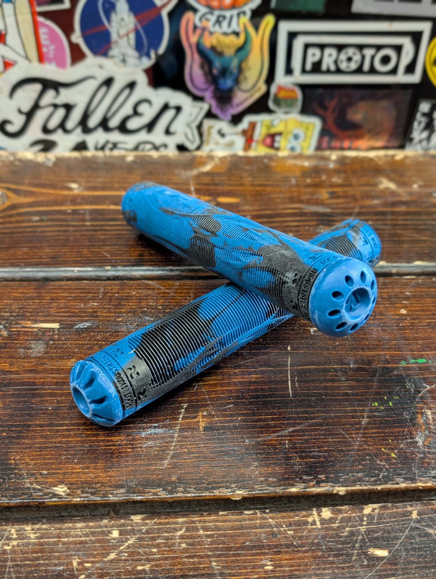 Root Industries - Air R2 grips (black/blue)