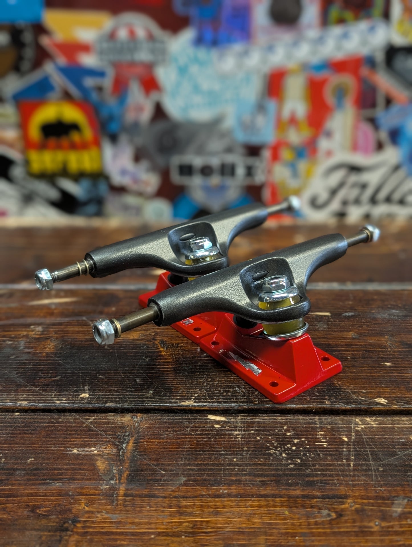 Thunder Trucks - No Mercy trucks 8.25" (red/black)