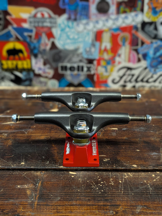 Thunder Trucks - No Mercy trucks 8.25" (red/black)
