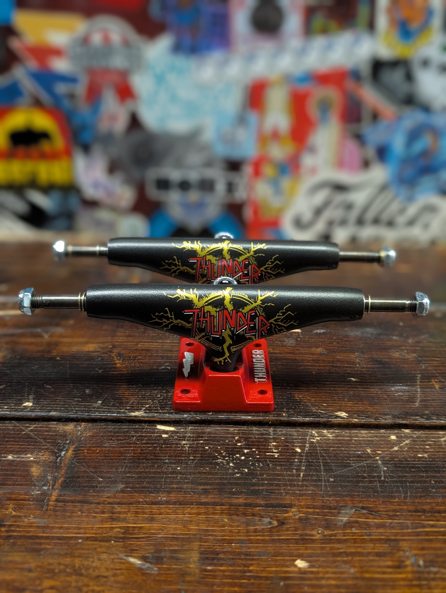 Thunder Trucks - No Mercy trucks 8.25" (red/black)