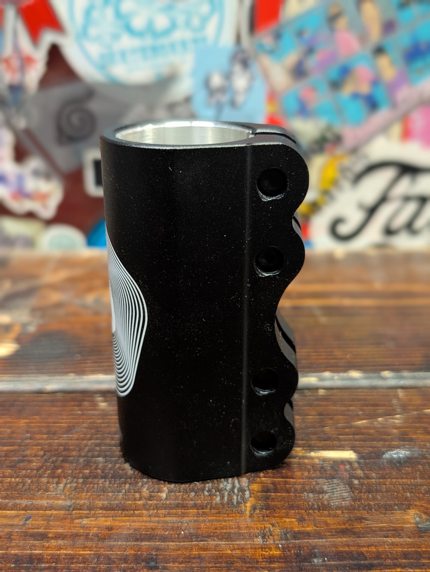 AO - Worldwide clamp (black)