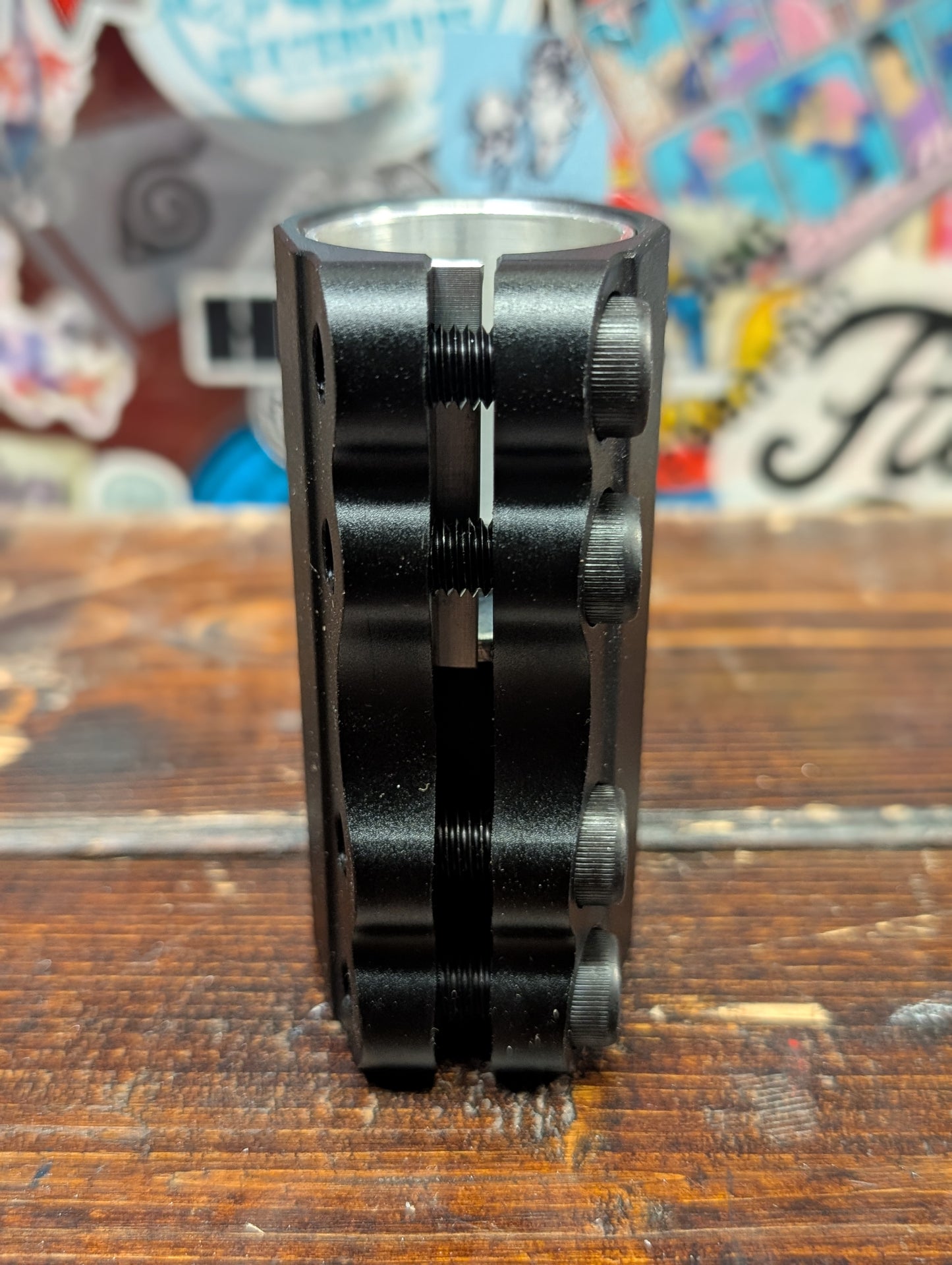 AO - Worldwide clamp (black)