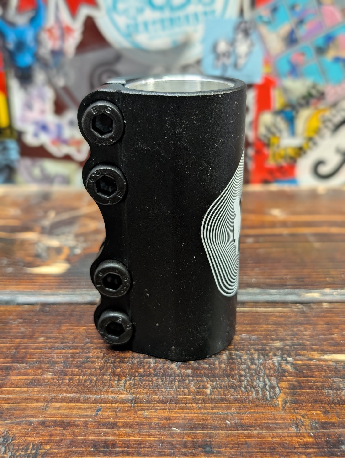 AO - Worldwide clamp (black)