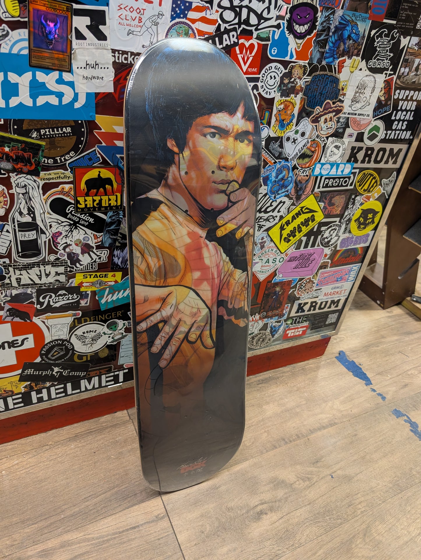 DGK x Bruce Lee - Dragon Lee Lenticular deck 8.25"