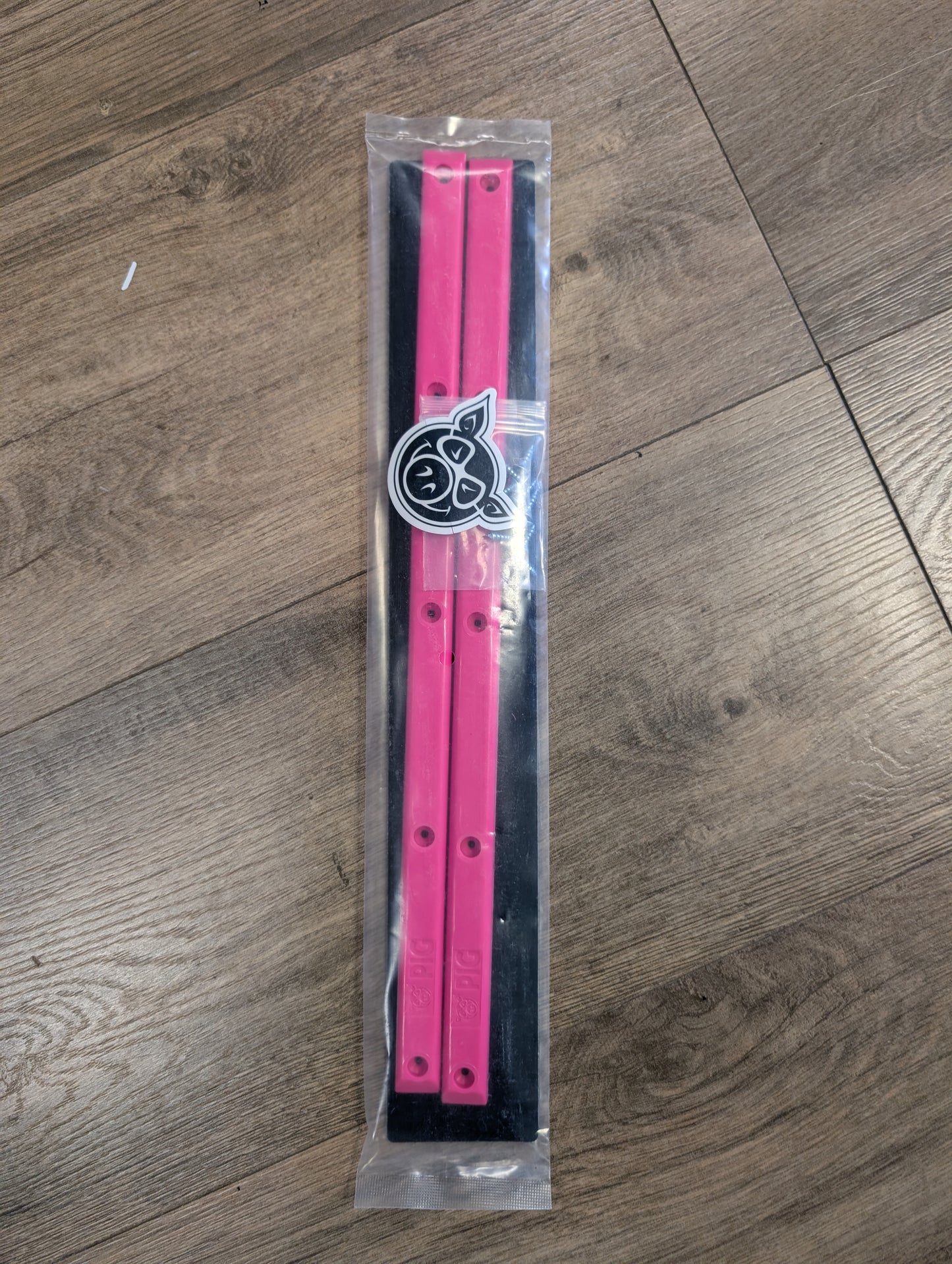 Pig - Skate rails (pink)