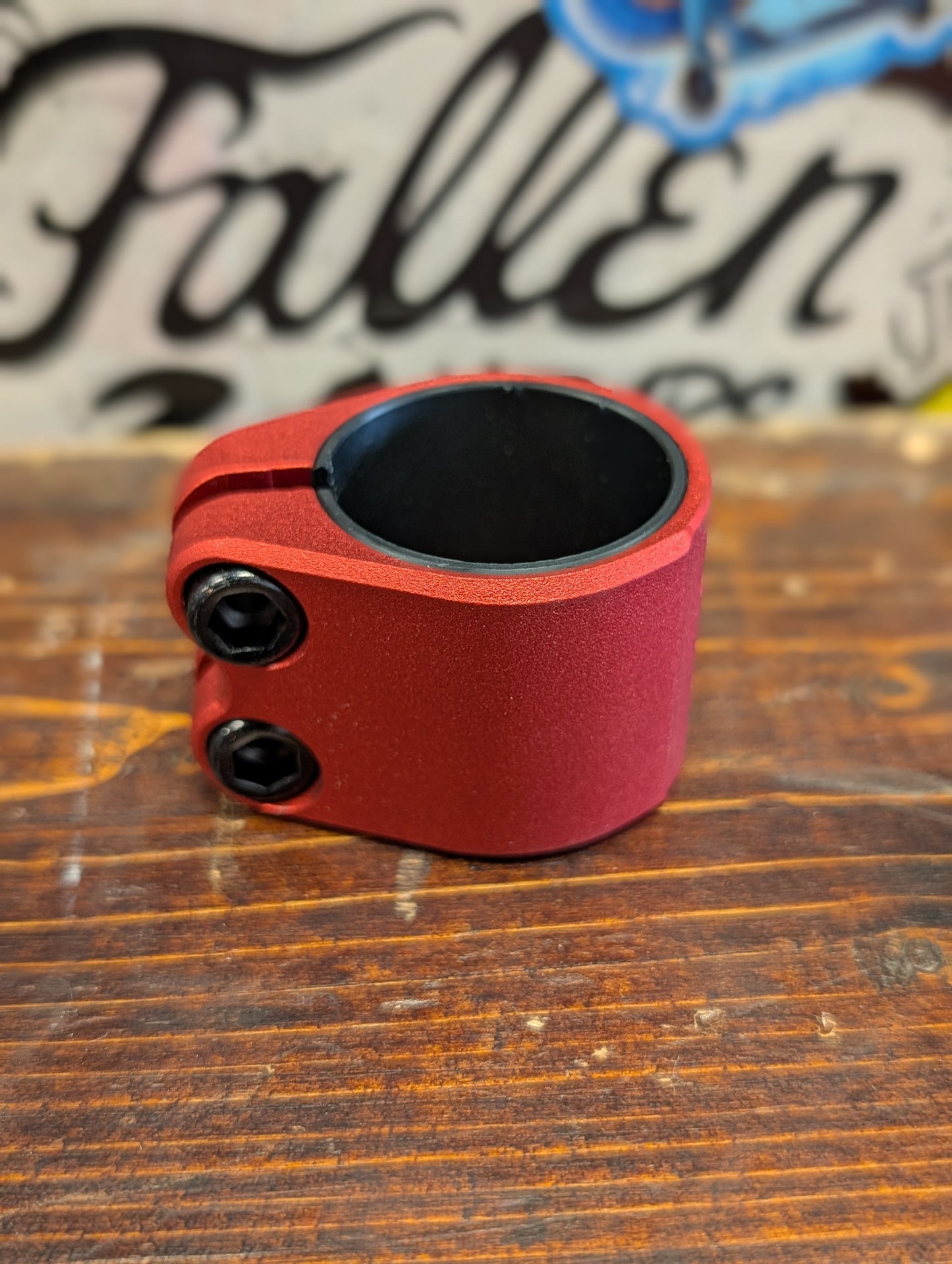 Ethic - Valkarie clamp (red)