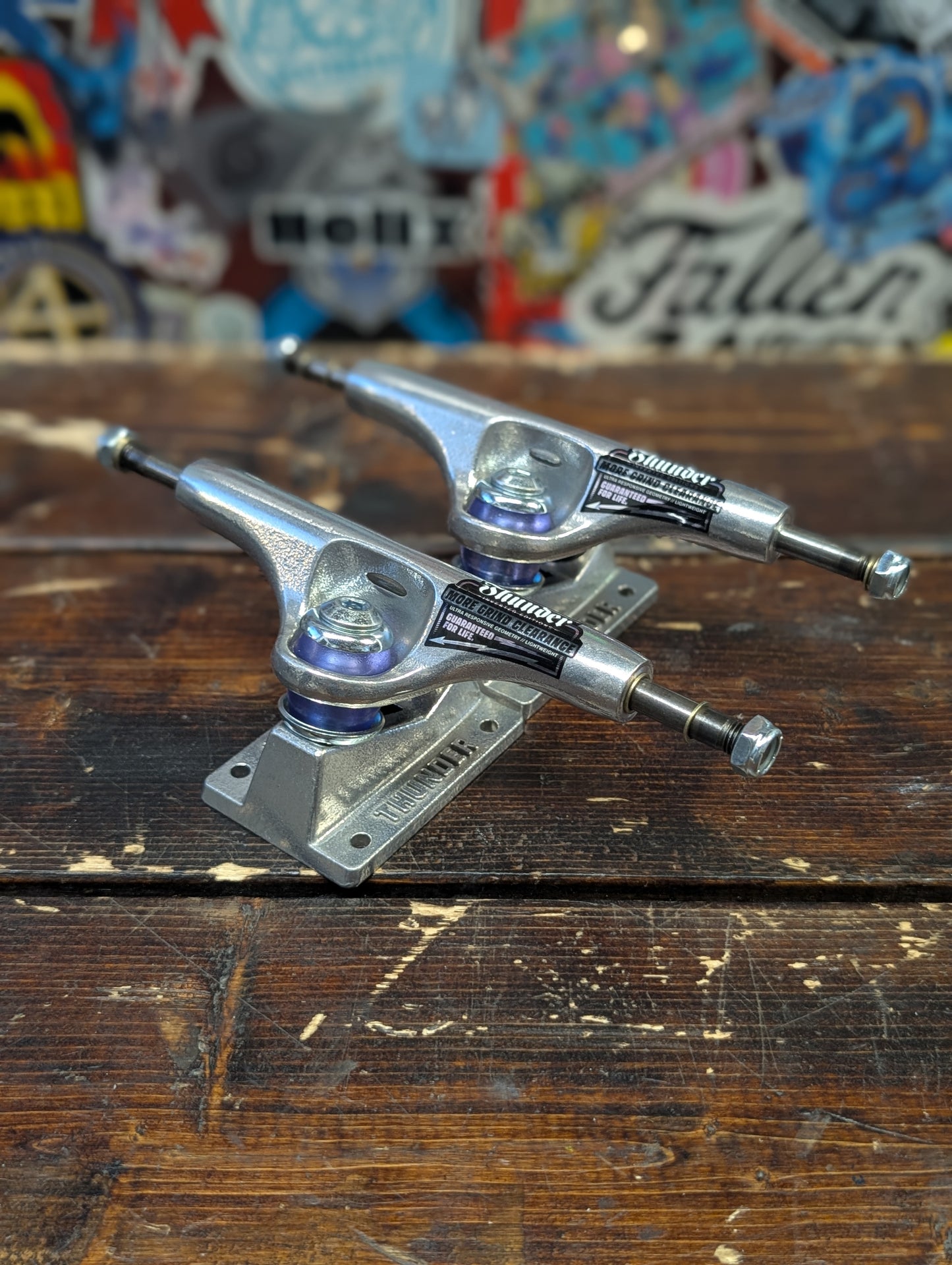 Thunder - Inverted Polished trucks (silver) 8.25"