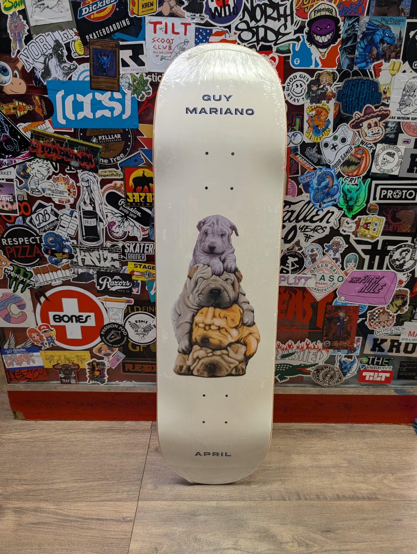 April - The Dogs deck (cream) 8.5"
