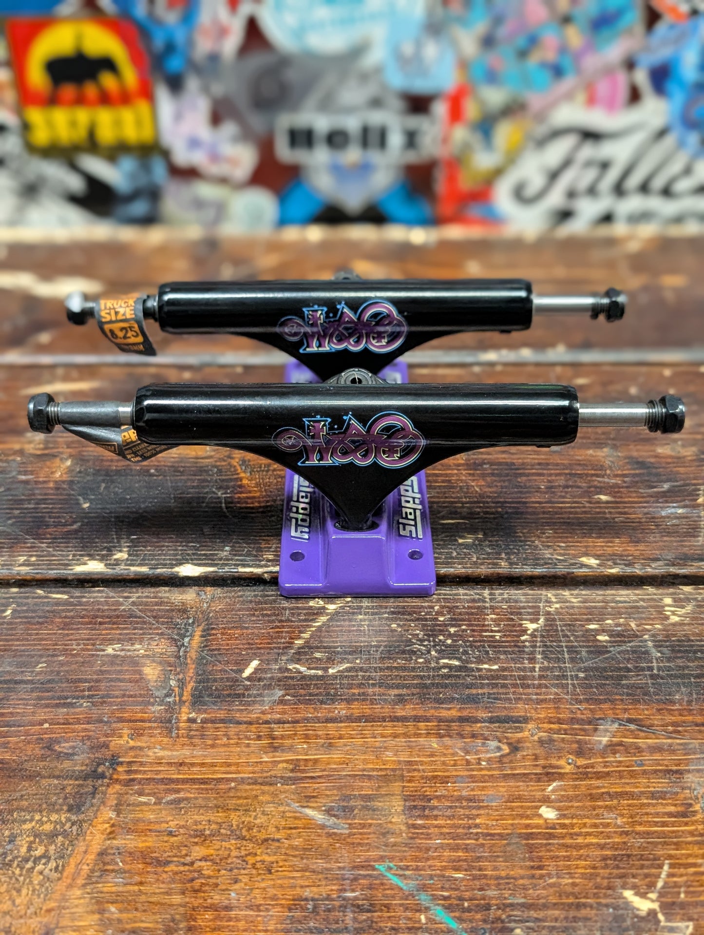 Slappy - ST1 Bam Hollow Light trucks (black/purple)