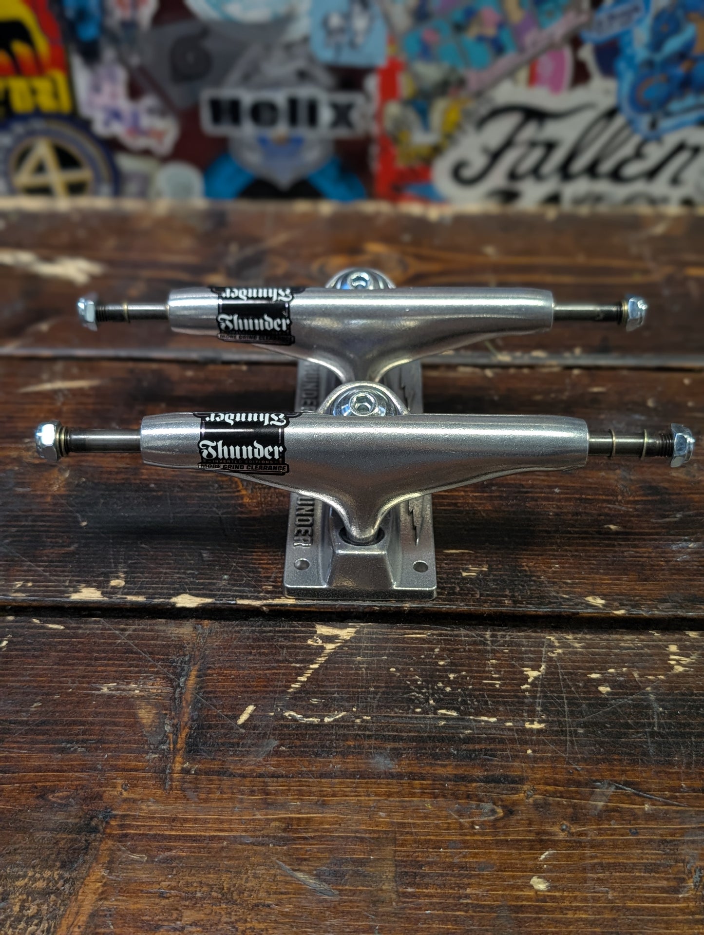 Thunder - Inverted Polished trucks (silver) 8.25"
