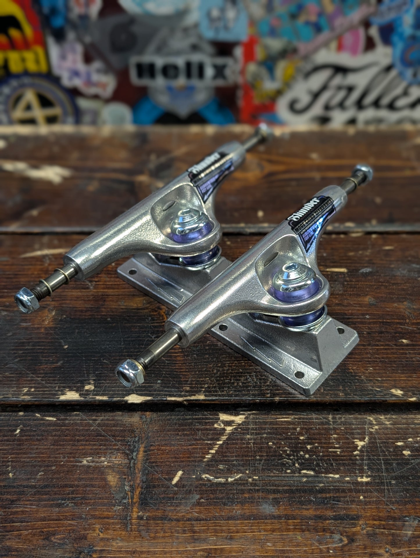Thunder - Inverted Polished trucks (silver) 8.25"