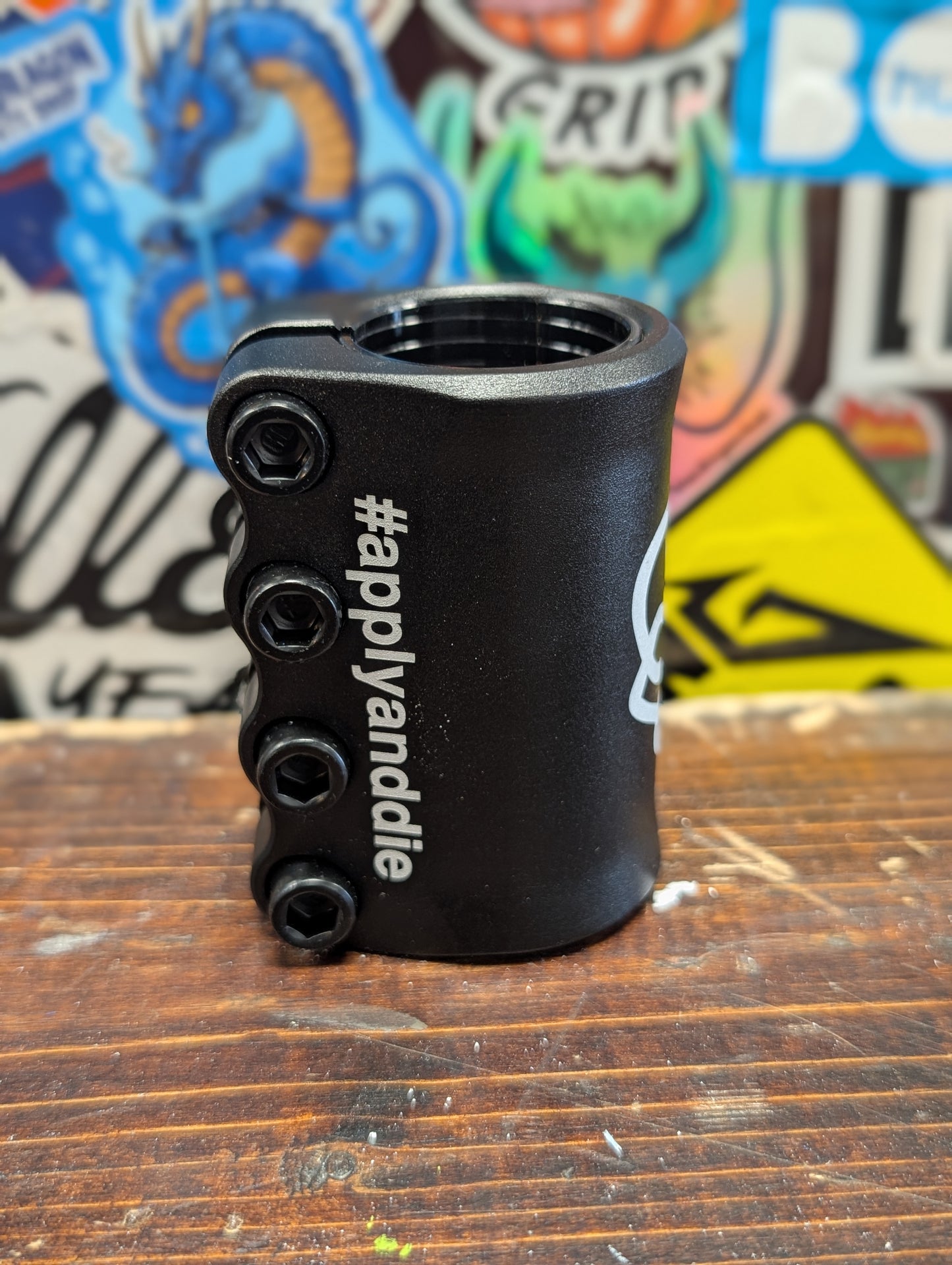Broke Bones Wax - Decay clamp (black)