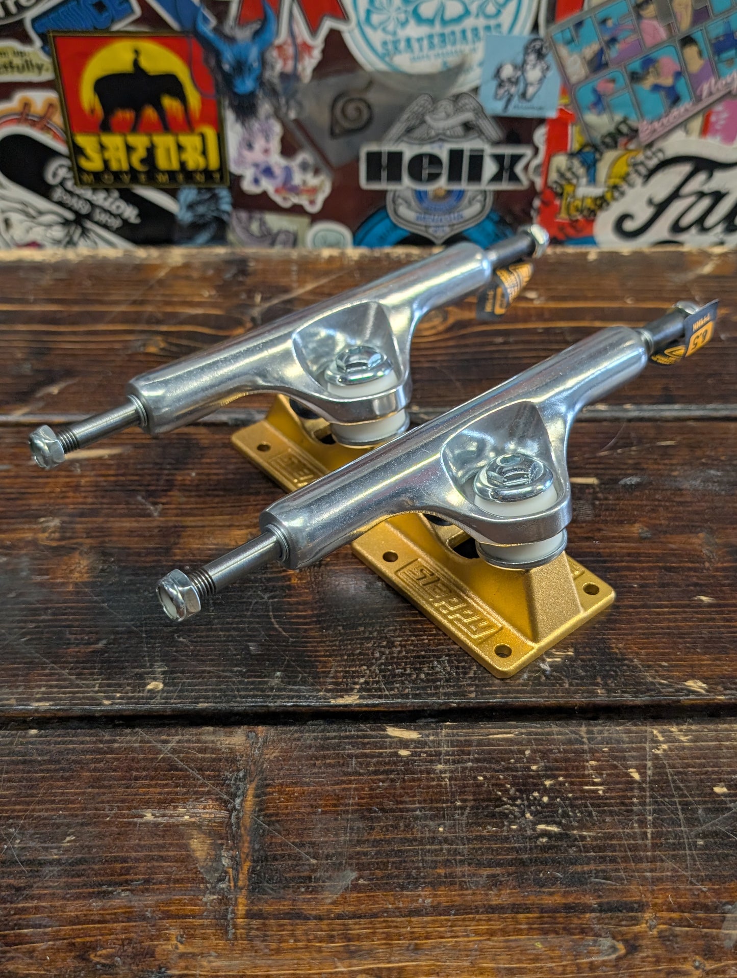 Slappy - Inverted Hollow Lights trucks (gold/silver) 8.5"