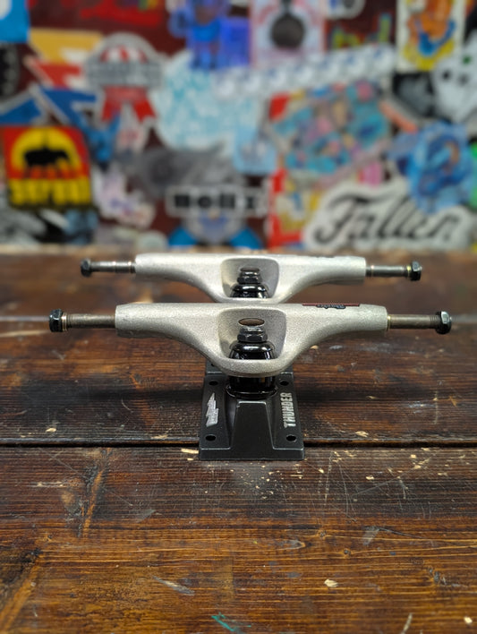 Thunder - Hollow Team trucks 8.25"