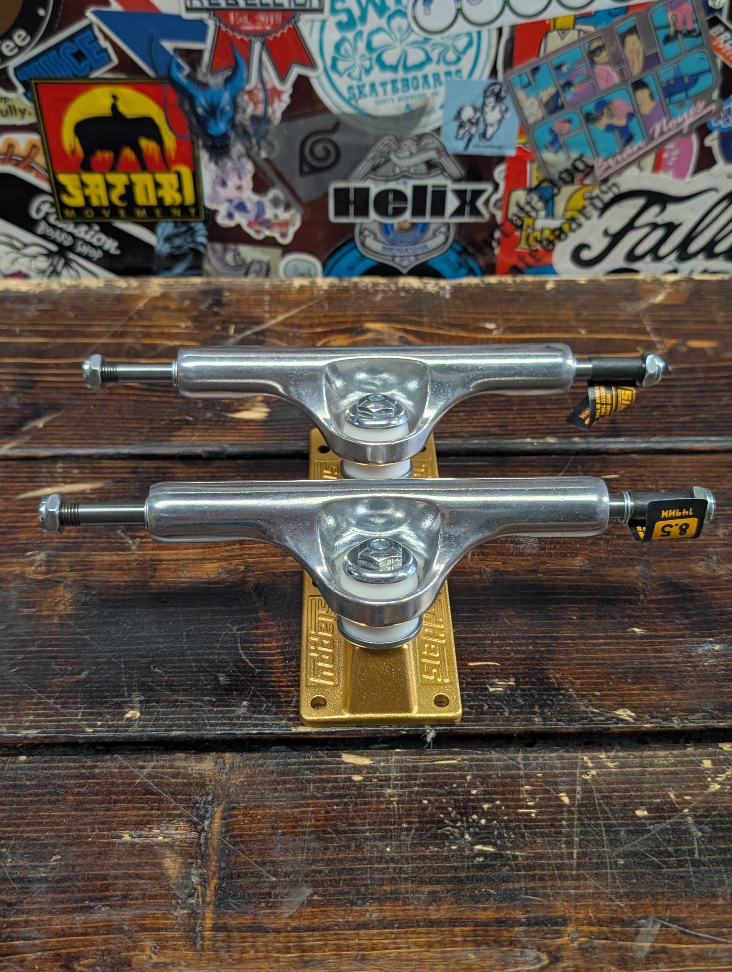 Slappy - Inverted Hollow Lights trucks (gold/silver) 8.5"