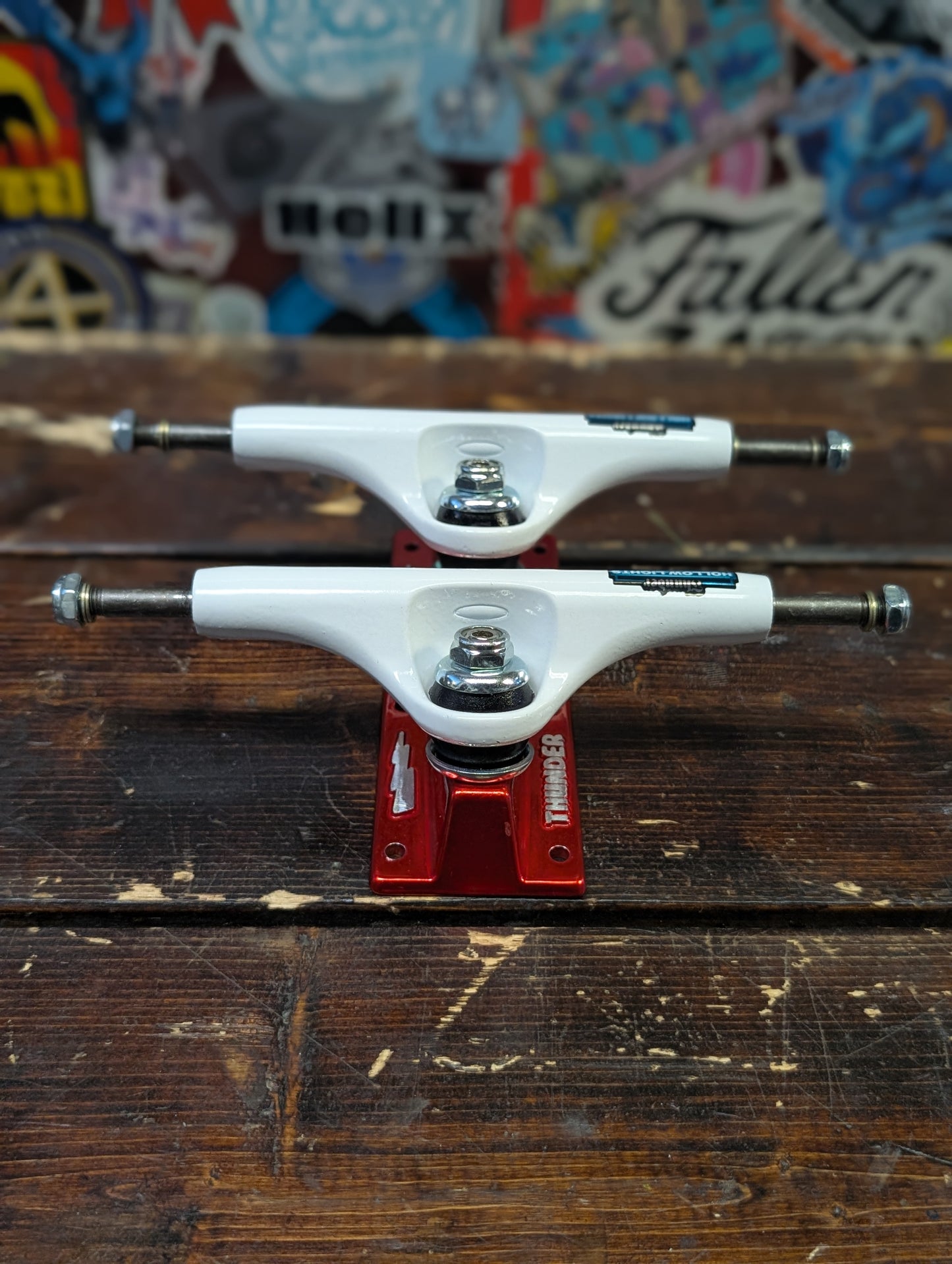 Thunder - Hallow Light Flash trucks (white/red) 8.25"