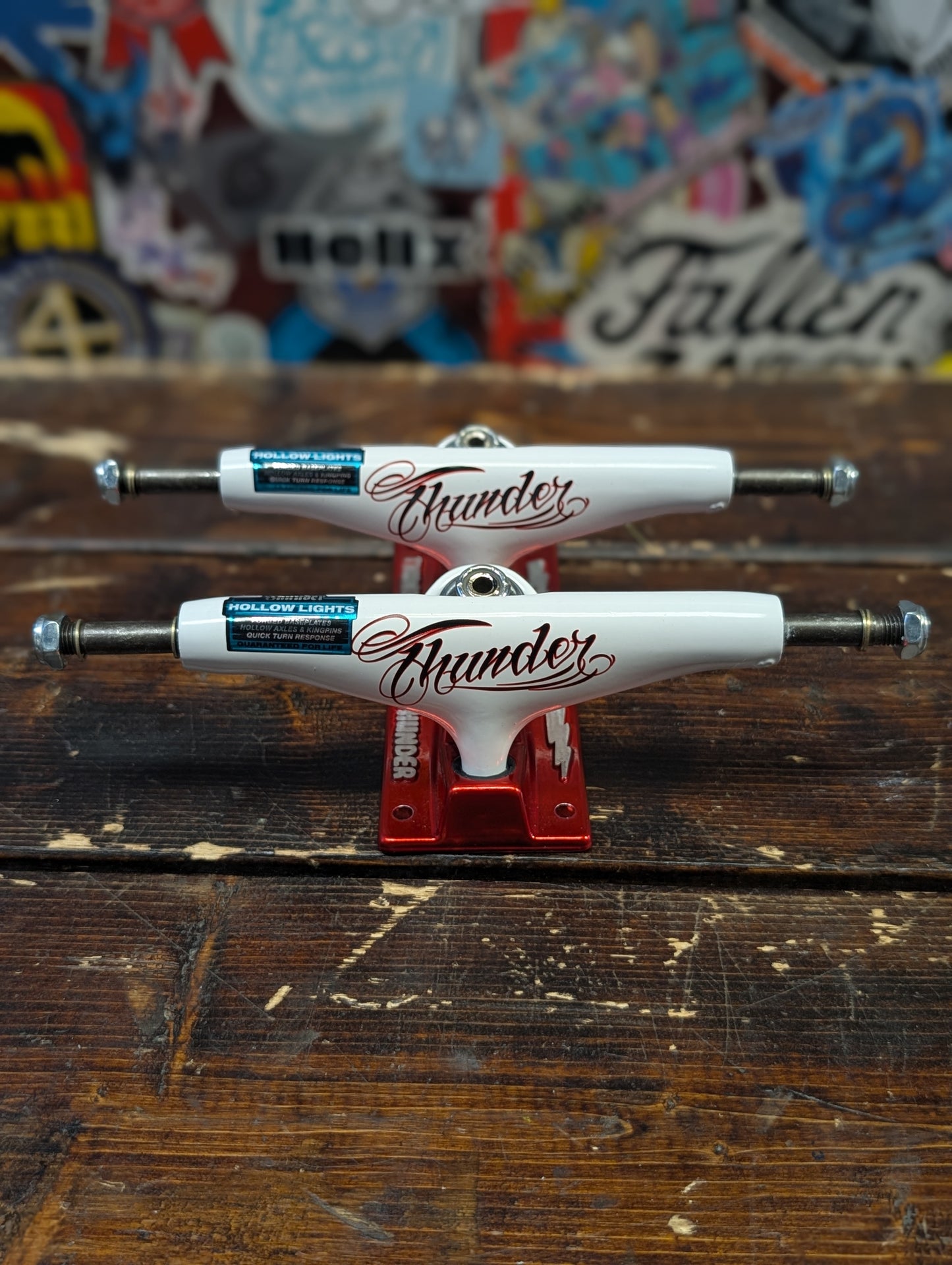 Thunder - Hallow Light Flash trucks (white/red) 8.25"